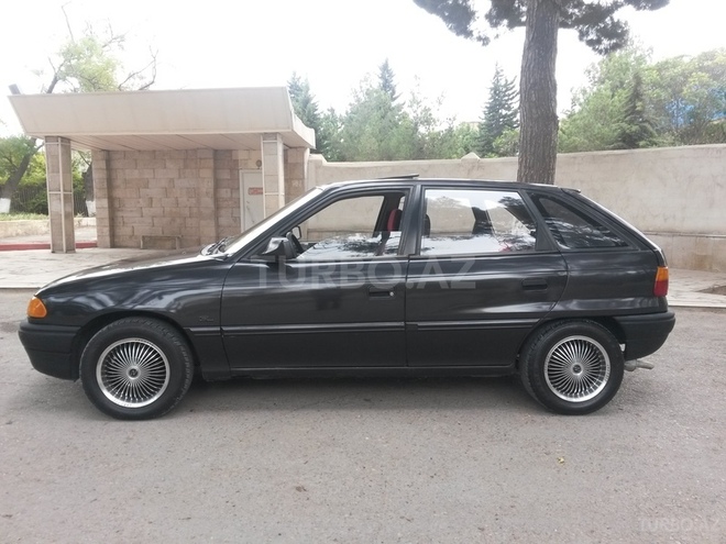 Opel Astra 1993, 300,000 km - 1.6 l - Sumqayıt