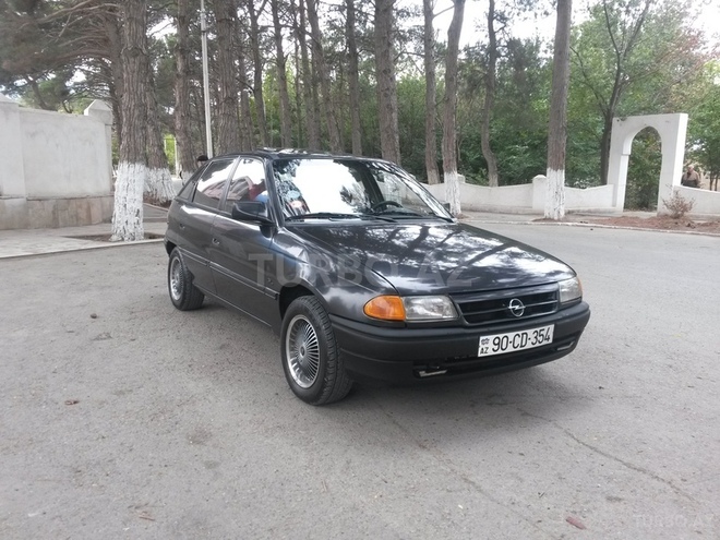 Opel Astra 1993, 300,000 km - 1.6 l - Sumqayıt