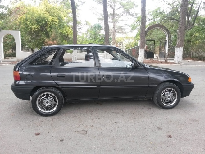Opel Astra 1993, 300,000 km - 1.6 l - Sumqayıt