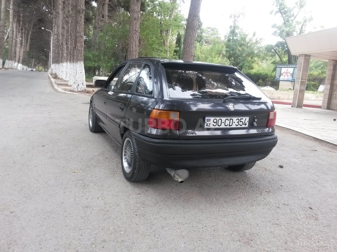 Opel Astra 1993, 300,000 km - 1.6 l - Sumqayıt
