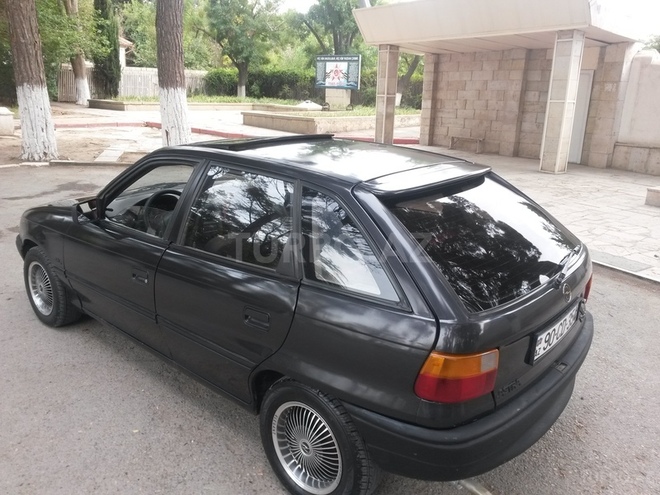 Opel Astra 1993, 300,000 km - 1.6 l - Sumqayıt