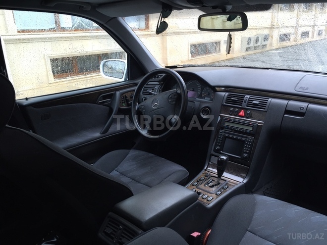 Mercedes E 240 2001, 150,000 km - 0.3 л - Bakı