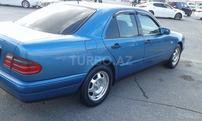 Mercedes E 240 1998, 270,000 km - 2.4 l - Bakı