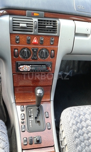 Mercedes E 240 1998, 270,000 km - 2.4 l - Bakı