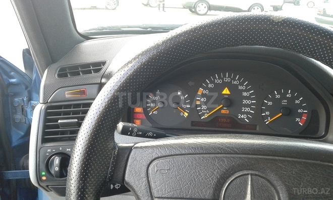 Mercedes E 240 1998, 270,000 km - 2.4 l - Bakı