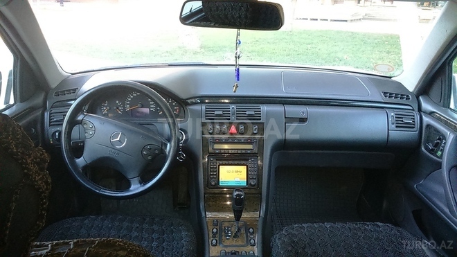Mercedes E 240 2001, 205,000 km - 2.4 l - Gəncə