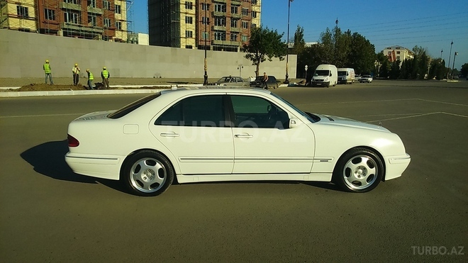 Mercedes E 240 2001, 205,000 km - 2.4 l - Gəncə