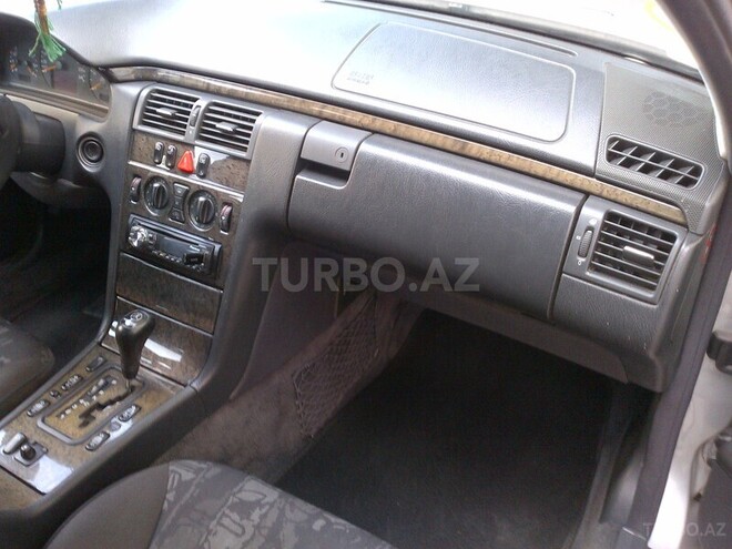 Mercedes E 240 2000, 240,000 km - 2.4 l - Bakı