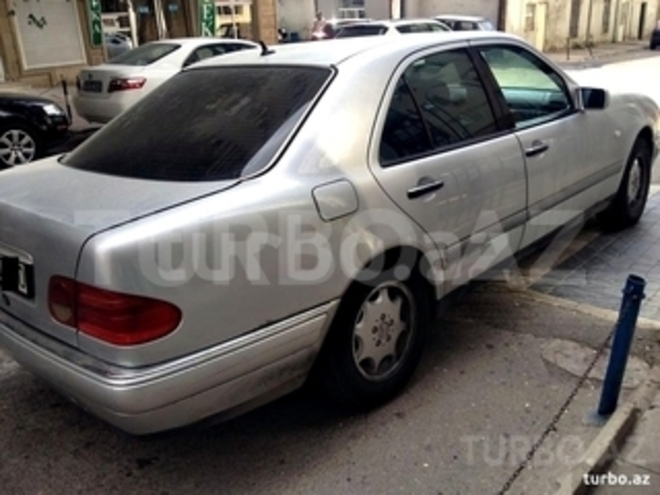 Mercedes E 220 1997, 424,421 km - 2.2 l - Bakı