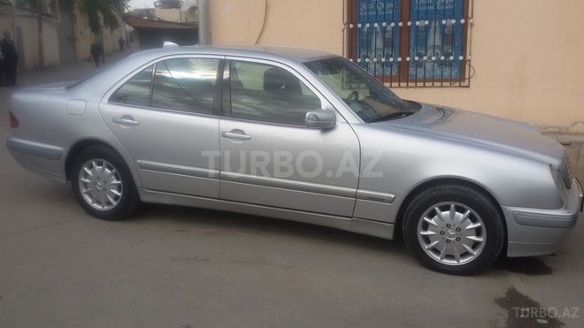 Mercedes E 220 2001, 365,000 km - 2.2 l - Bakı