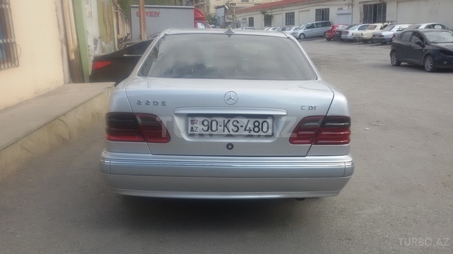 Mercedes E 220 2001, 365,000 km - 2.2 l - Bakı