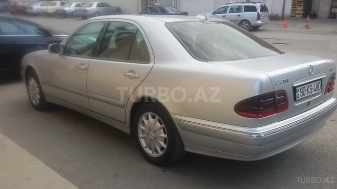 Mercedes E 220 2001, 365,000 km - 2.2 l - Bakı