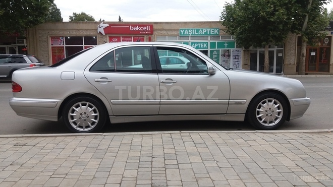 Mercedes E 220 2000, 206,537 km - 2.2 l - Bakı