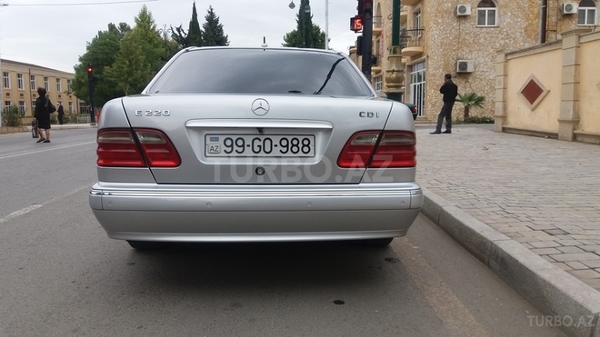 Mercedes E 220 2000, 206,537 km - 2.2 l - Bakı