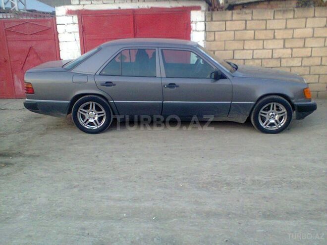 Mercedes E 260 1989, 3,456,789 km - 2.6 l - Bakı