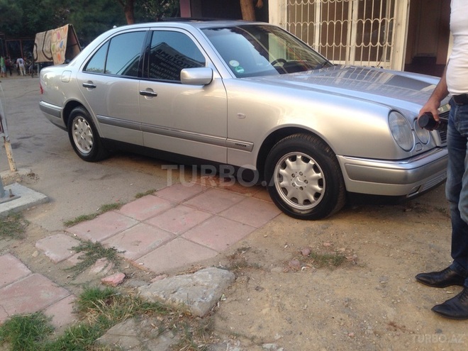 Mercedes E 240 1998, 195,074 km - 2.4 l - Bakı
