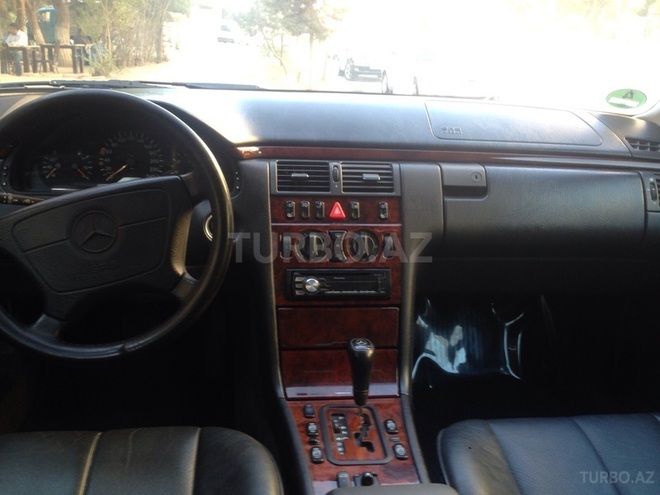 Mercedes E 240 1998, 195,074 km - 2.4 l - Bakı