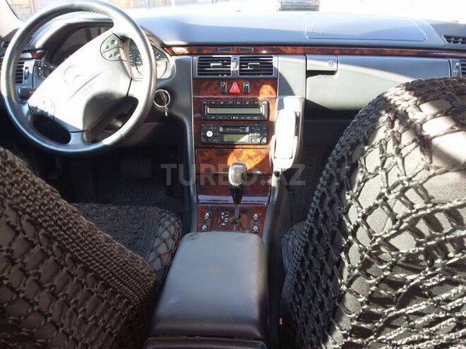 Mercedes E 200 2001, 204,000 km - 2.0 l - Qax