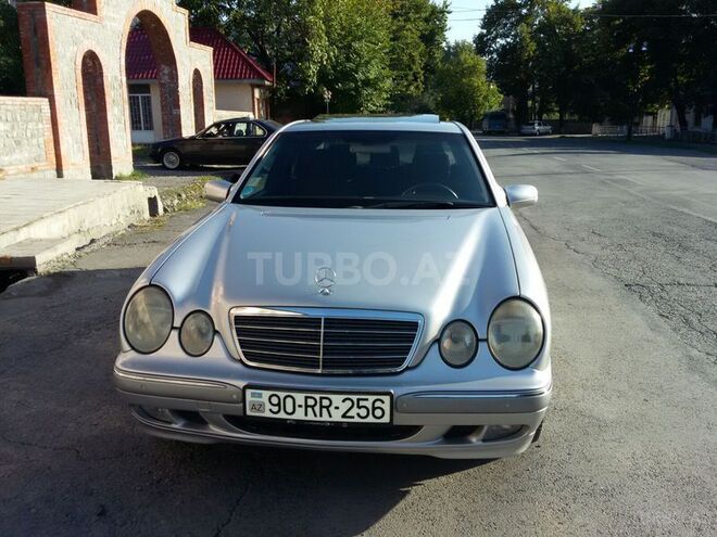 Mercedes E 200 2001, 204,000 km - 2.0 l - Qax