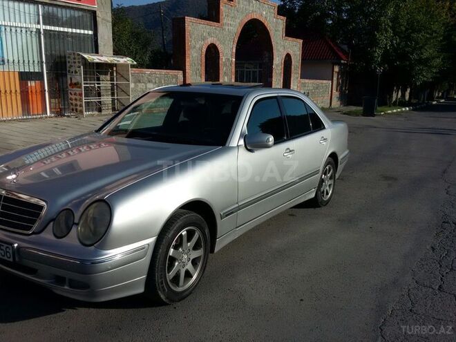 Mercedes E 200 2001, 204,000 km - 2.0 l - Qax