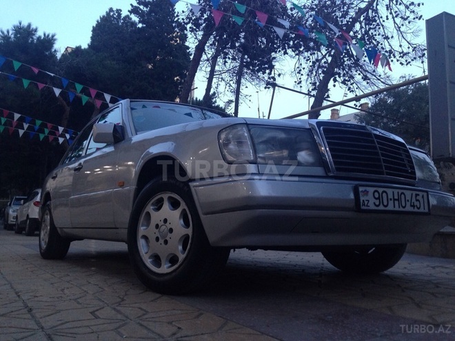 Mercedes E 200 1991, 250,000 km - 2.0 l - Bakı