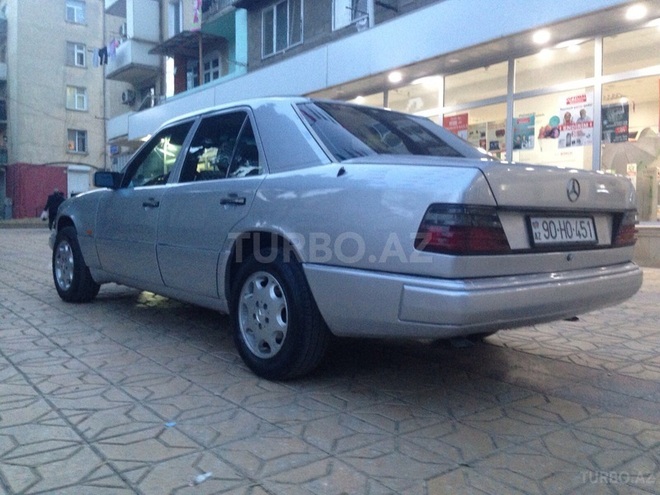 Mercedes E 200 1991, 250,000 km - 2.0 l - Bakı