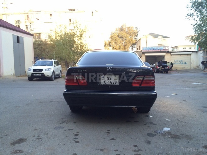 Mercedes E 240 2001, 145,000 km - 2.6 l - Bakı