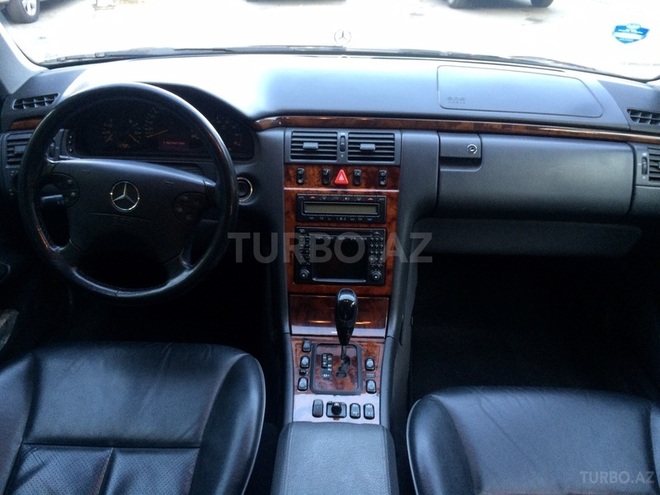 Mercedes E 240 2001, 145,000 km - 2.6 l - Bakı