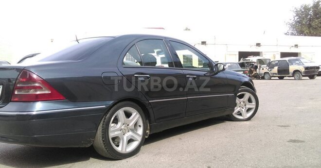 Mercedes C 220 2001, 205,642 km - 2.2 l - Bakı
