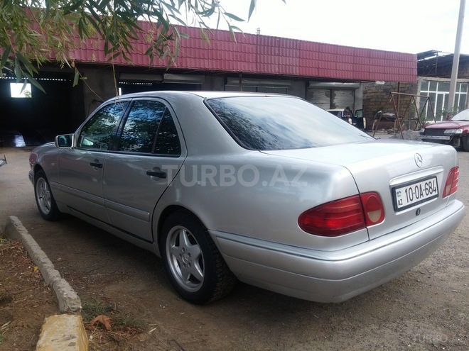 Mercedes E 220 1996, 284,500 km - 2.2 l - Gəncə
