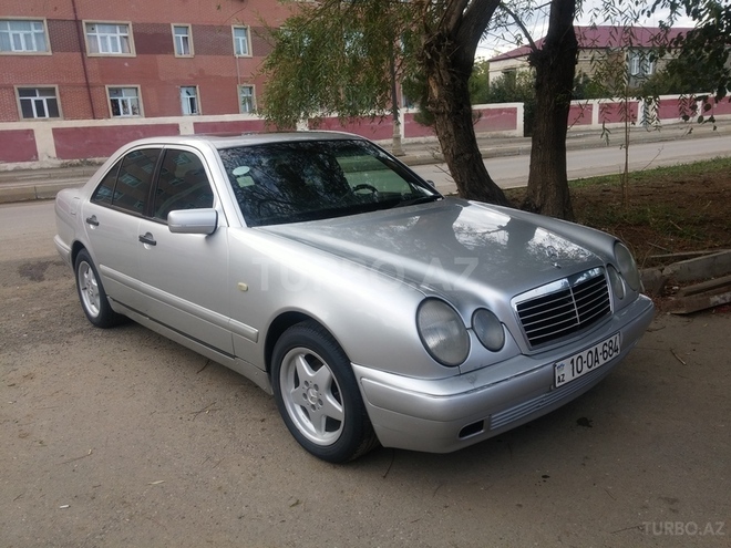 Mercedes E 220 1996, 284,500 km - 2.2 l - Gəncə