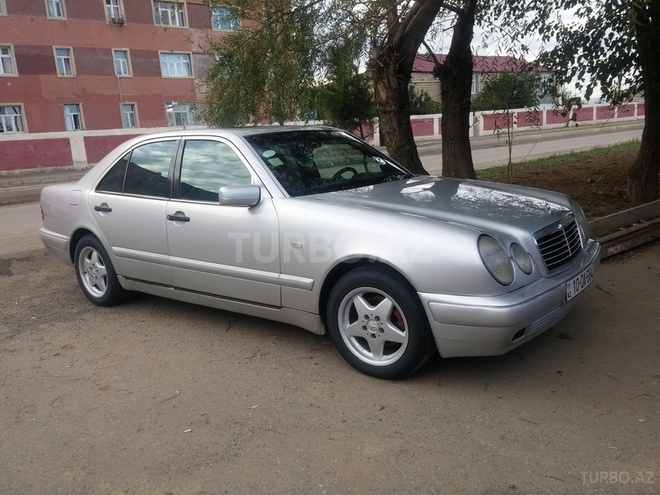 Mercedes E 220 1996, 284,500 km - 2.2 l - Gəncə