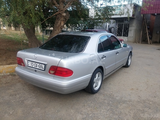 Mercedes E 220 1996, 284,500 km - 2.2 l - Gəncə