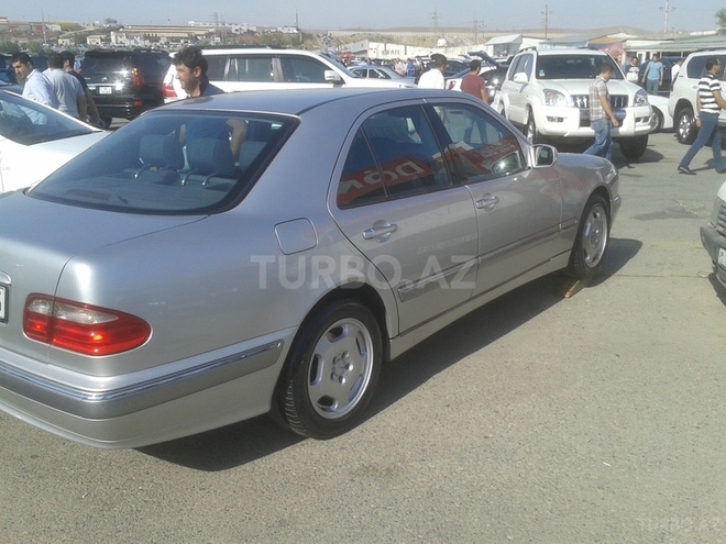 Mercedes E 240 1999, 160,000 km - 2.4 л - Bakı