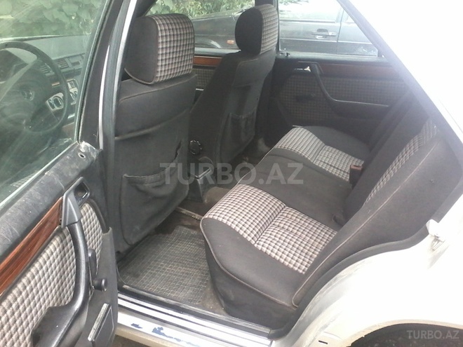 Mercedes E 200 1994, 422,968 km - 2.0 l - Xudat