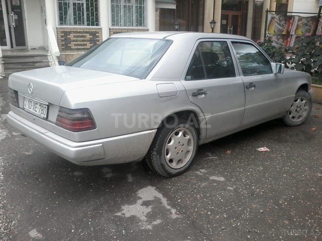 Mercedes E 200 1994, 422,968 km - 2.0 l - Xudat