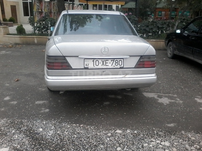 Mercedes E 200 1994, 422,968 km - 2.0 l - Xudat