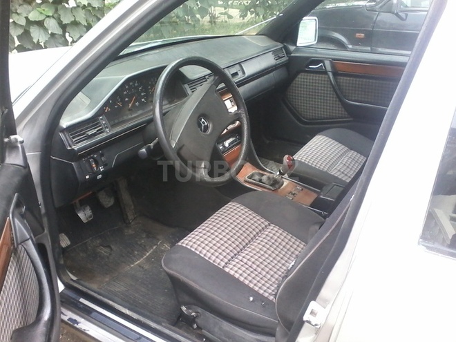 Mercedes E 200 1994, 422,968 km - 2.0 l - Xudat