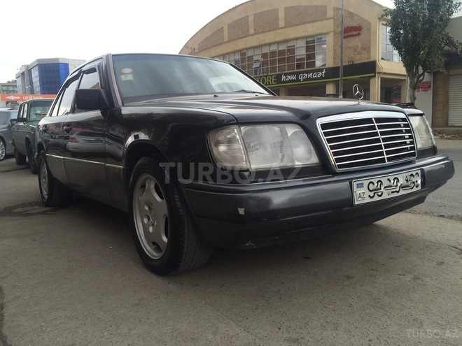 Mercedes E 220 1992, 400,000 km - 2.2 л - Bakı