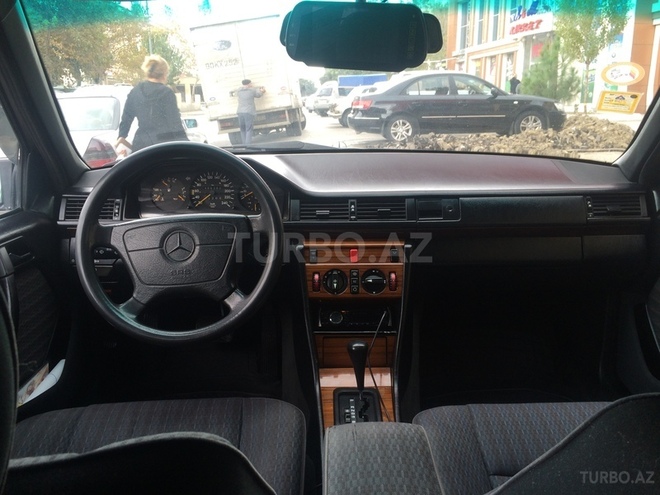 Mercedes E 220 1992, 400,000 km - 2.2 л - Bakı