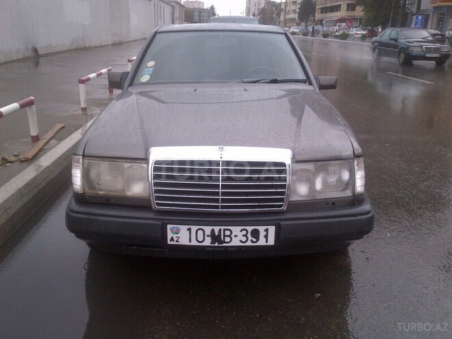 Mercedes E 230 1990, 176,000 km - 2.3 l - Bakı