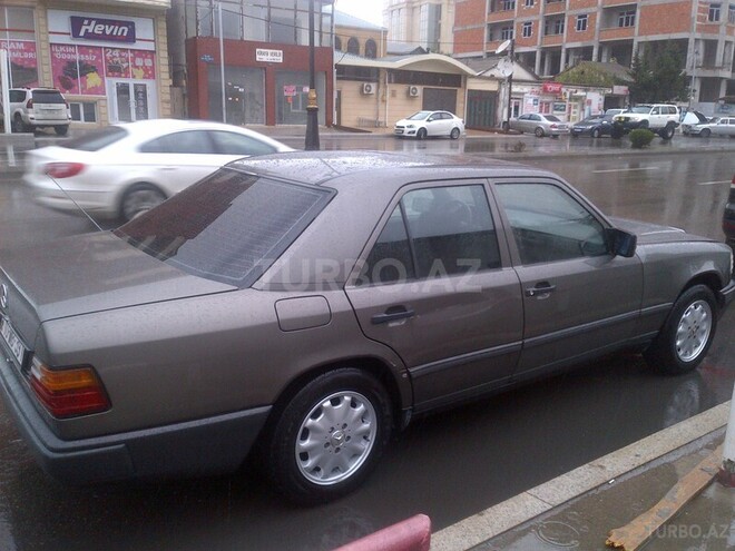 Mercedes E 230 1990, 176,000 km - 2.3 l - Bakı