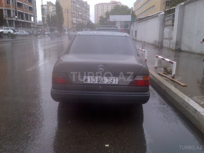 Mercedes E 230 1990, 176,000 km - 2.3 l - Bakı