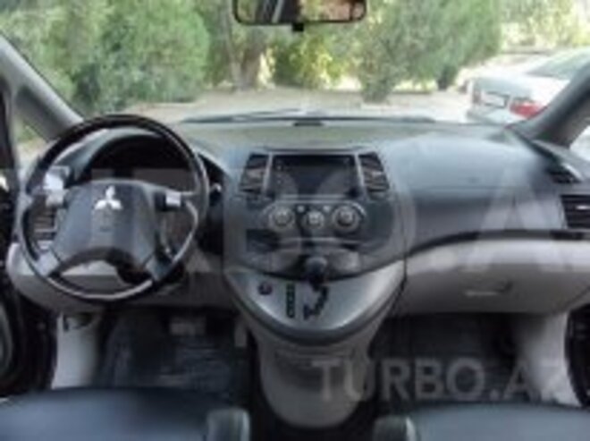 Mitsubishi Grandis 2007, 174,500 km - 2.4 л - Bakı