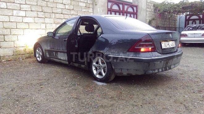 Mercedes C 220 2001, 207,841 km - 2.2 l - Bakı