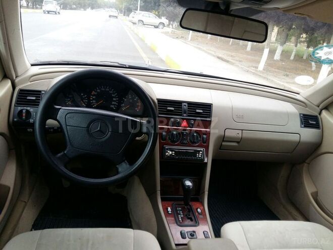 Mercedes C 220 1998, 245,000 km - 2.2 l - Sumqayıt