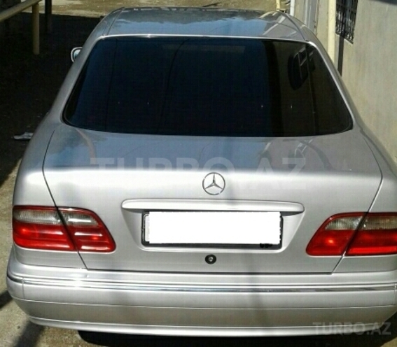 Mercedes E 220 2000, 188,000 km - 2.2 l - Bakı