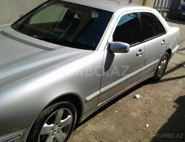 Mercedes E 220 2000, 188,000 km - 2.2 l - Bakı