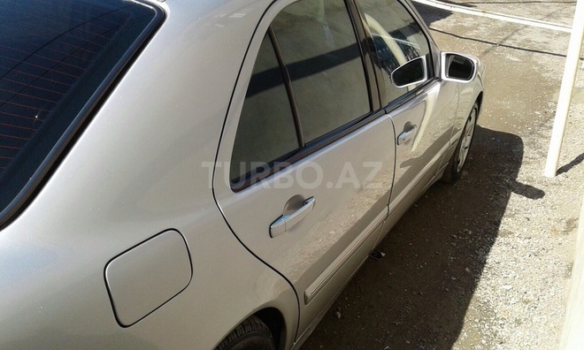 Mercedes E 220 2000, 188,000 km - 2.2 l - Bakı