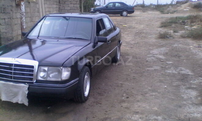 Mercedes E 200 1988, 300,000 km - 2.0 l - Bakı